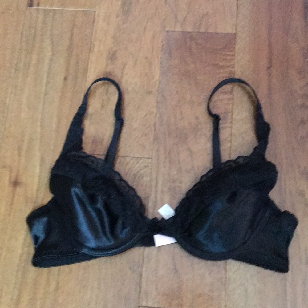 Victoria’s Secret Embroidery Base Bra